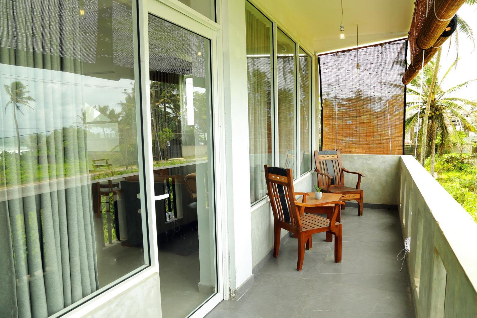 Hotel Cocos Midigama East Exterior foto